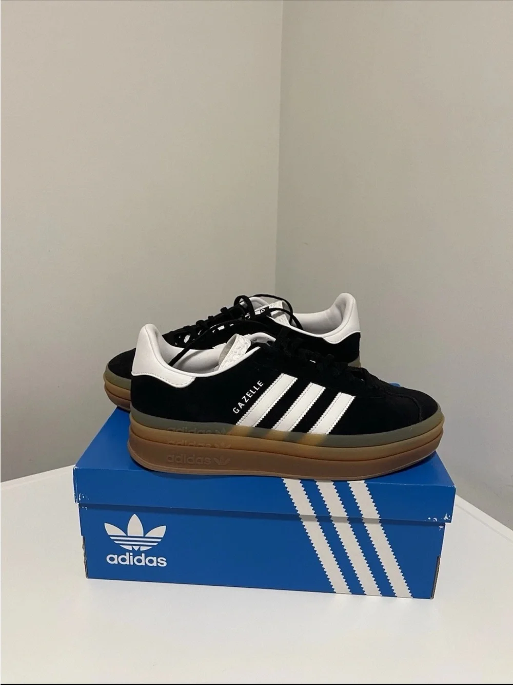 adidas Gazelle Platform Sneaker in Black & White with Gum Sole Size:10 New N 📦 - Picture 2 of 11